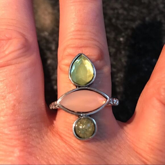 SILVER Cocktail Ring With Peach And Green Stones Costume Jewelry Size 7 New - Picture 1 of 7